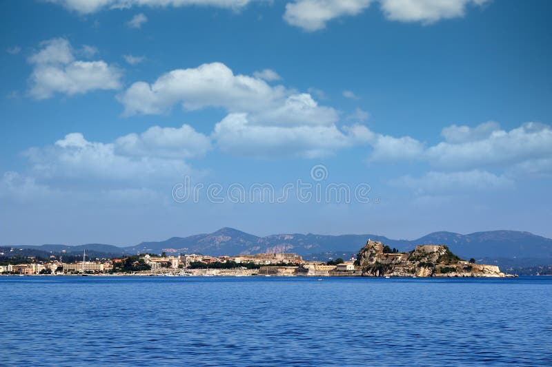 旧堡垒科夫镇希腊海景 免版税库存图片