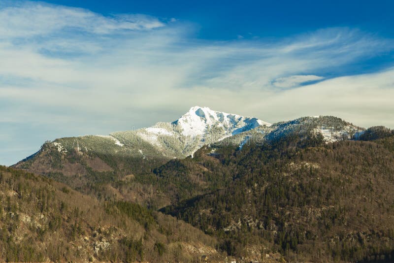 早春风景山景如画冬雪峰艳艳晴蓝天 免版税库存照片 早春风景山景如画冬雪峰艳艳晴蓝天 免版税库存照片