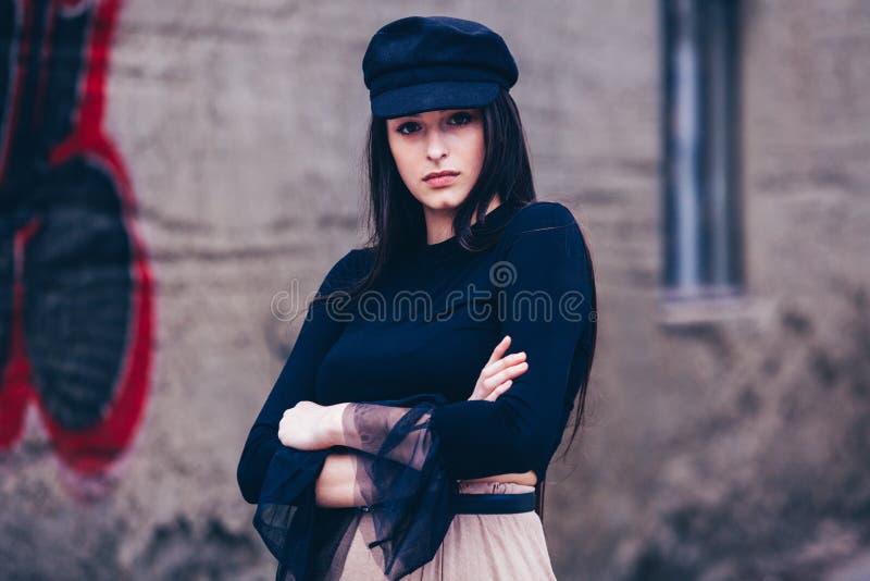 时尚美黑发女装的时尚肖像 库存图片