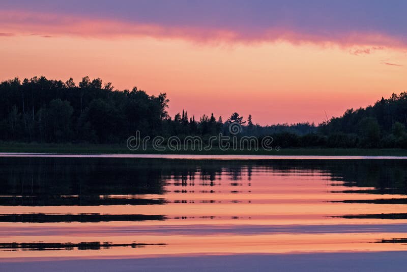 明尼苏达湖的夏日日落