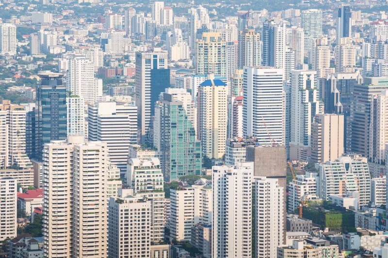 曼谷，泰国- 2016年4月20日：曼谷地平线看法在晚上 这张照片拍了在商业中心 免版税库存图片
