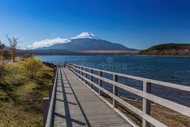 有富士山的Yamanaka湖在日本