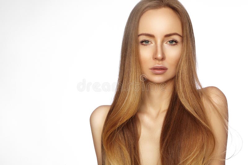 有长期平直的发光的头发的美丽的yong妇女 与光滑的光泽发型的性感的时装模特儿 角质素治疗 图库摄影 有长期平直的发光的头发的美丽的yong妇女 与光滑的光泽发型的性感的时装模特儿 角质素治疗 图库摄影