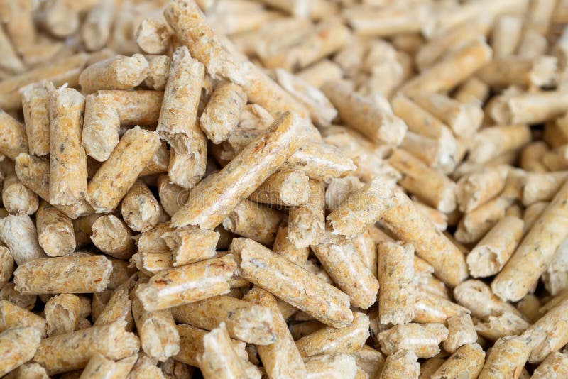 木药丸关闭与有选择性的foocus 从锯木屑的供选择的生物燃料烧的在熔炉和火炉 猫和hamste 库存图片 木药丸关闭与有选择性的foocus 从锯木屑的供选择的生物燃料烧的在熔炉和火炉 猫和hamste 库存图片