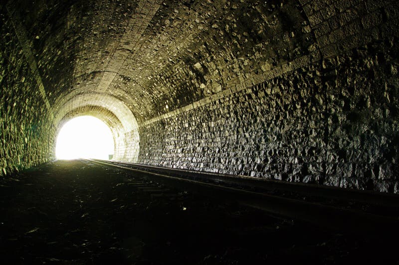 末端轻的隧道