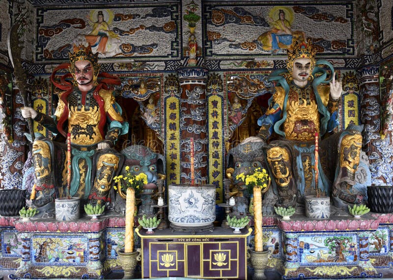 林福塔美人雕 越南大叻福塔 达拉特著名的地标,佛瓷玻璃寺 免版税库存图片 林福塔美人雕 越南大叻福塔 达拉特著名的地标,佛瓷玻璃寺 免版税库存图片