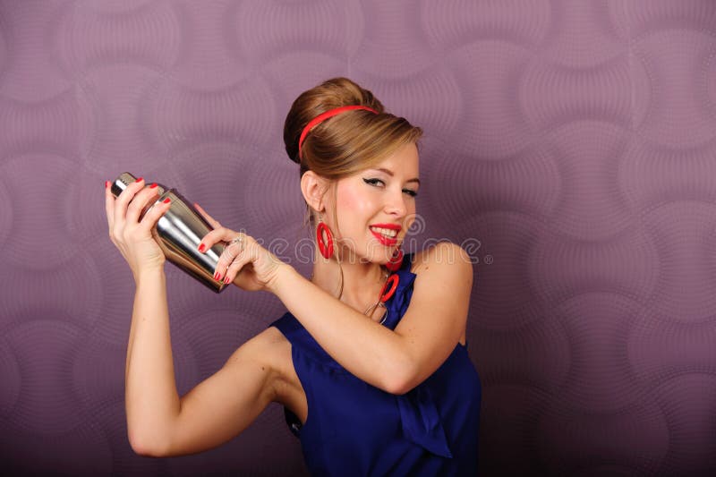查找葡萄酒的女孩藏品振动器 库存照片