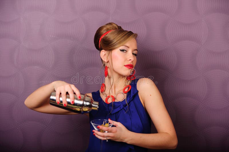 查找葡萄酒的女孩藏品振动器 库存照片