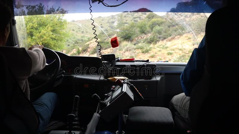 森林车驶离公路，抗火. 内射. 股票视频. 视频 包括有 控制板, 显示, 设备, 壁炉, 男性, 卡车 - 247989039