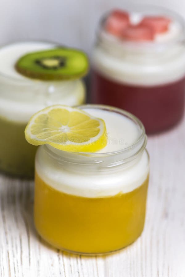 橙汁、西瓜汁、猕猴桃果冻 库存照片