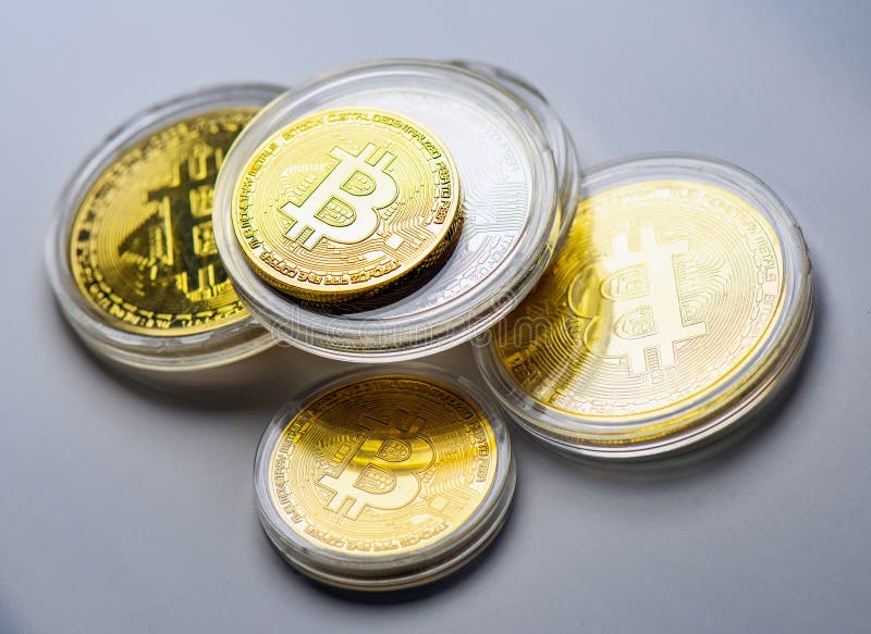 比特币自6月以来首次突破70000 库存图片