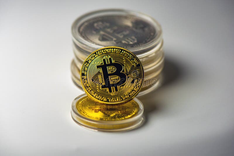 比特币自6月以来首次突破70000 库存图片
