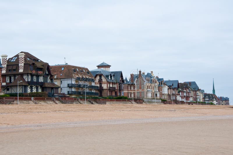 沿英吉利海峡的乌尔加特建筑学在诺曼底，法国 免版税库存照片