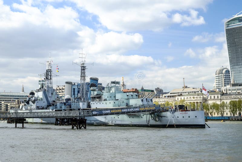 泰晤士河的HMS贝尔法斯特博物馆 库存图片