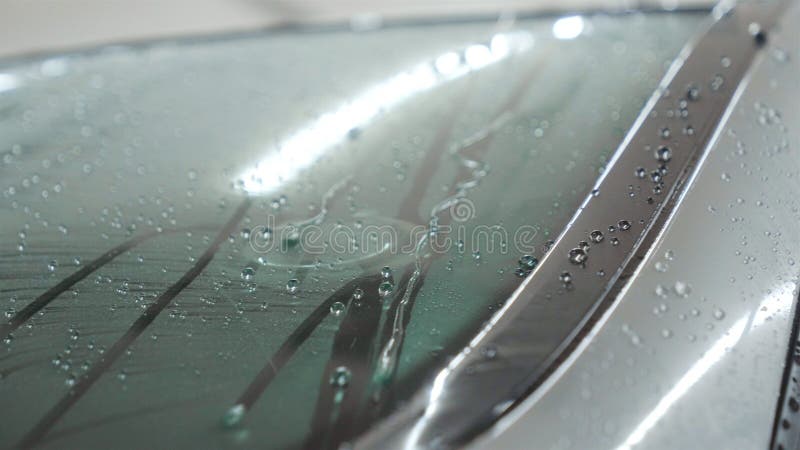 洗完车åŽï¼Œçª—户干燥,滴水æµä¸‹ã€‚æ¦‚å¿µï¼šè½¦çª—å¹²ç‡¥ï¼Œæ±½è½¦ï¼Œæ±½è½¦ï¼Œèœ¡ï¼ŒçŽ»ç’ƒï¼Œå·¥ä½œï¼Œé€ åž‹ï¼Œè½¦çª—å¹²ç 免版税库存图片 洗完车åŽï¼Œçª—户干燥,滴水æµä¸‹ã€‚æ¦‚å¿µï¼šè½¦çª—å¹²ç‡¥ï¼Œæ±½è½¦ï¼Œæ±½è½¦ï¼Œèœ¡ï¼ŒçŽ»ç’ƒï¼Œå·¥ä½œï¼Œé€ åž‹ï¼Œè½¦çª—å¹²ç 免版税库存图片