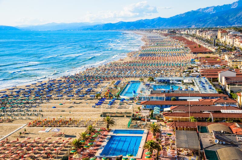 海岸线, Versilia,托斯卡纳,意大利维亚雷焦全景 免版税库存图片 海岸线, Versilia,托斯卡纳,意大利维亚雷焦全景 免版税库存图片