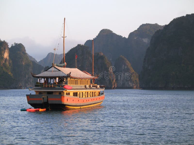 海湾巡航halong旧货越南 免版税库存图片