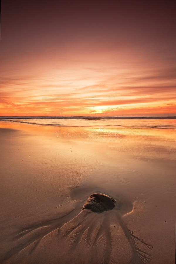海滩岩石日落
