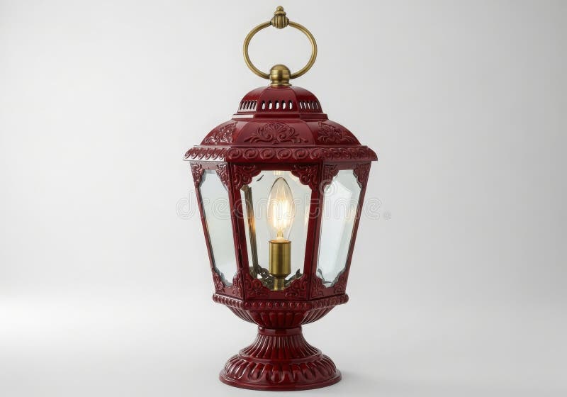 华丽的古董灯笼，有复杂的金属工艺，彩色彩色的彩色玻璃板被照亮库存