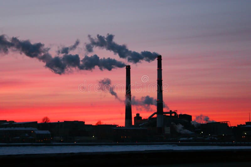 冒烟的烟囱：全球变暖的概念 免版税图库摄影