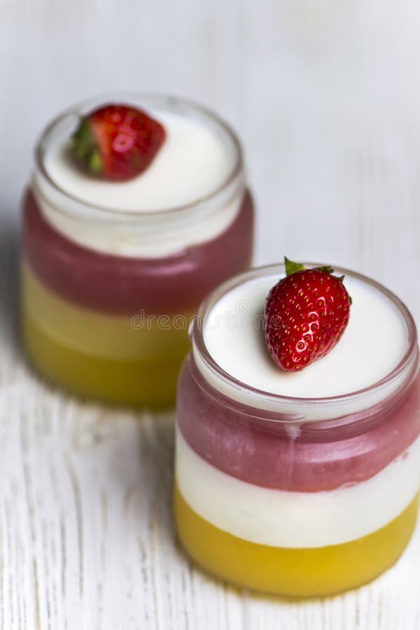 用橙汁、西瓜汁制成的果冻 免版税库存图片