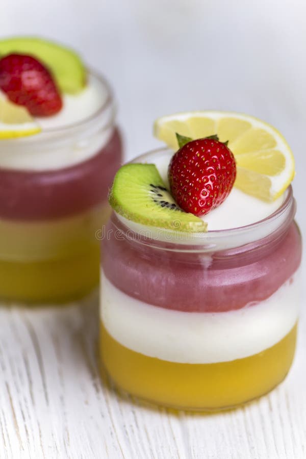 用橙汁、西瓜汁制成的果冻 免版税库存照片