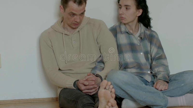男女在舒适的环境中分享发自内心的对话 影视素材