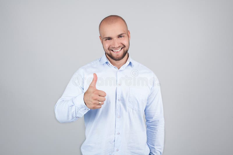 画象快乐令人愉快激动快乐英俊与放光穿蓝色时髦的现代衬衣的暴牙的发光的微笑人 库存图片 画象快乐令人愉快激动快乐英俊与放光穿蓝色时髦的现代衬衣的暴牙的发光的微笑人 库存图片
