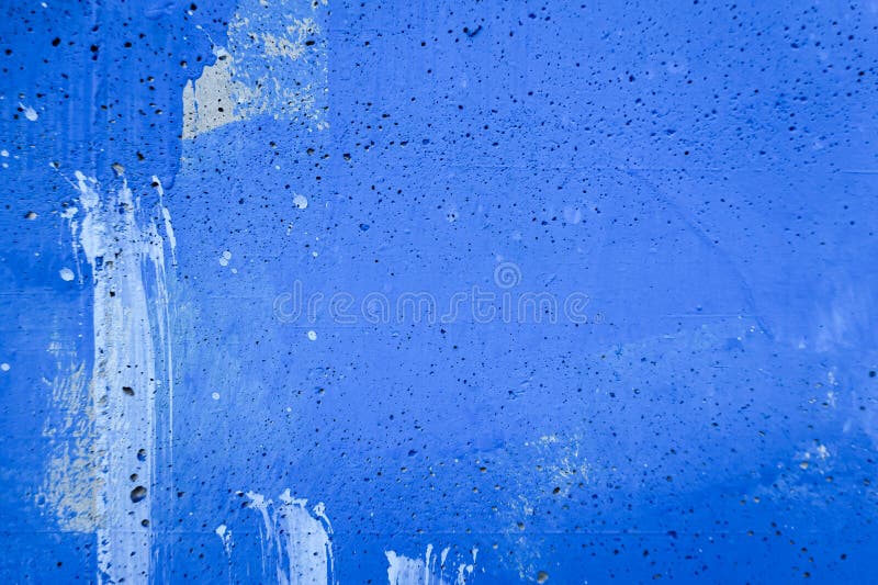 白色和蓝色笔触的杂乱背景. 抽象墙纹理 库存照片