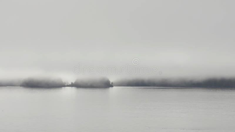 神秘莫测的大气中的穆迪雾海水背景 股票视频