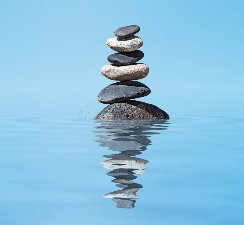 禅宗平衡了在湖平衡和平沈默概念的石头堆