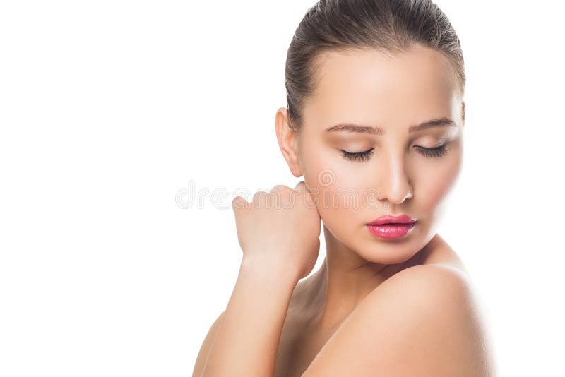 秀丽有完善的皮肤画象的温泉妇女 看下来在白色的美丽的女孩隔绝了背景 免版税库存照片