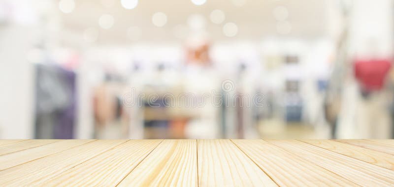 空的木台式有现代与bokeh光的服装店内部迷离摘要defocused背景 免版税图库摄影 空的木台式有现代与bokeh光的服装店内部迷离摘要defocused背景 免版税图库摄影