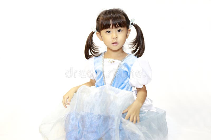 穿着裙子的日本女孩 免版税库存照片