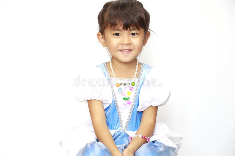 穿着裙子的日本女孩 免版税库存图片