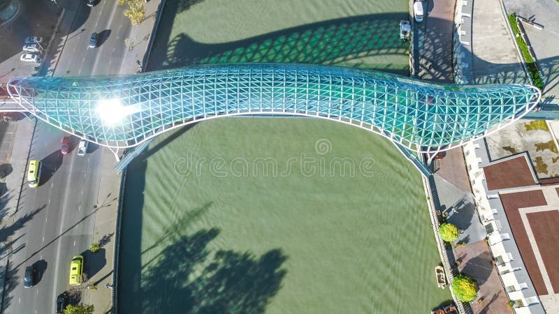 第比利斯地平线空中寄生虫视图,库那河和第比利斯都市风景,乔治亚从上面老镇 图库摄影 第比利斯地平线空中寄生虫视图,库那河和第比利斯都市风景,乔治亚从上面老镇 图库摄影