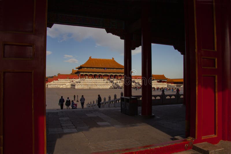 紫禁城在北京 从明代的中国皇家宫殿 在和谐正方形的看法通过阴影 库存图片 紫禁城在北京 从明代的中国皇家宫殿 在和谐正方形的看法通过阴影 库存图片