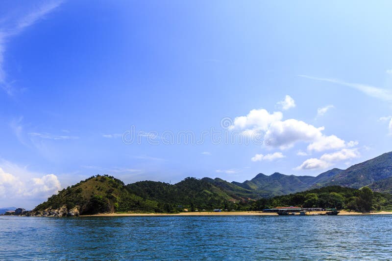 美丽的风景海滩干净的爱琴海 免版税库存图片 美丽的风景海滩干净的爱琴海 免版税库存图片