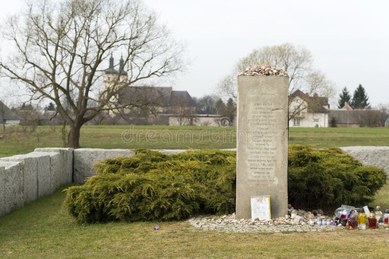 耶德瓦布内- 4月6 ：犹太大屠杀的纪念碑在耶德瓦布内， 2014年4月6日的波兰
