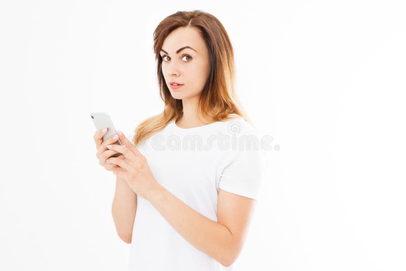 聊天由手机的快乐的逗人喜爱的美丽的年轻女人的图象被隔绝在白色背景 r 库存照片 聊天由手机的快乐的逗人喜爱的美丽的年轻女人的图象被隔绝在白色背景 r 库存照片