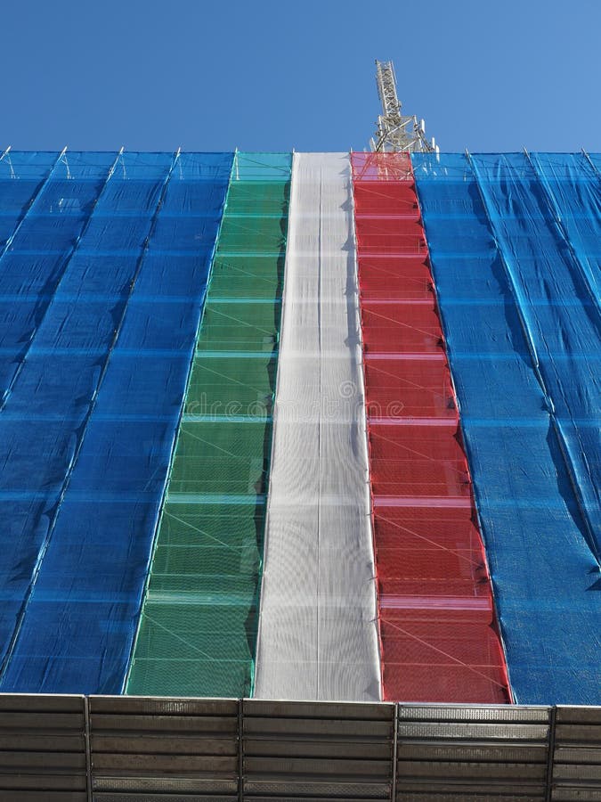 脚手架上的意大利国旗