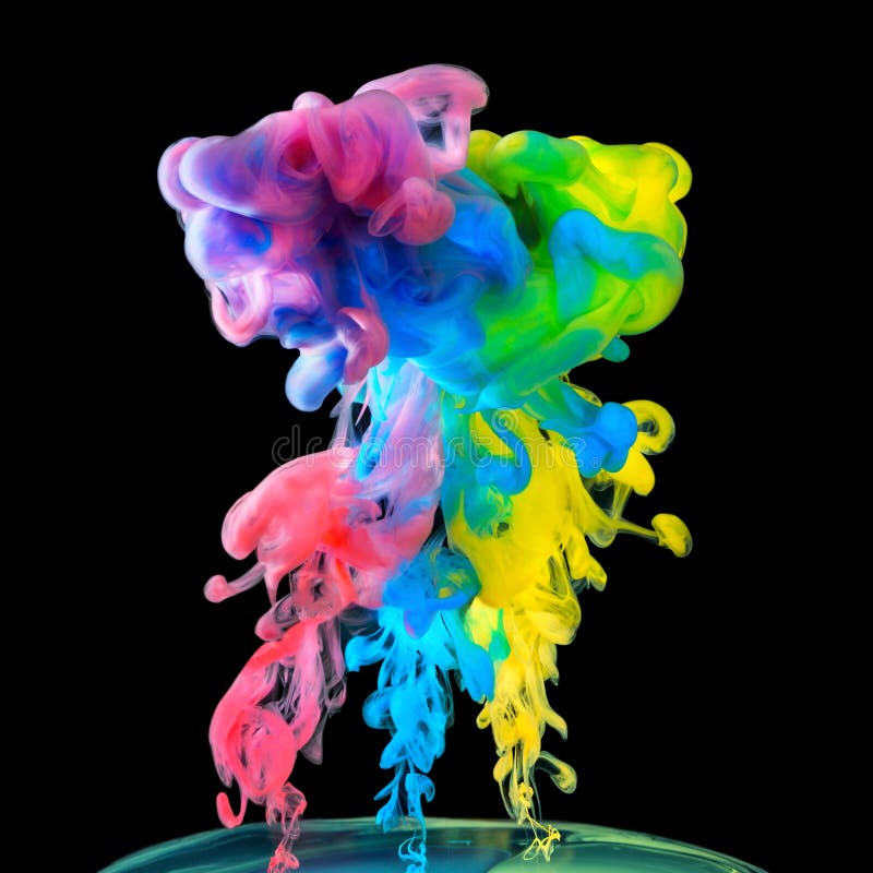 色的墨水在黑背景的水中 库存照片 色的墨水在黑背景的水中 库存照片