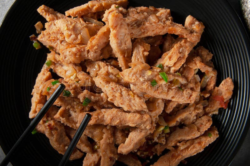 芝麻微绿酱油肉沙拉 免版税库存图片