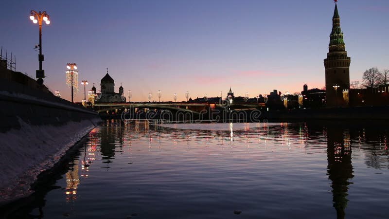 莫斯科河和克里姆林宫在晚上，莫斯科，俄罗斯的看法--莫斯科普及的见解