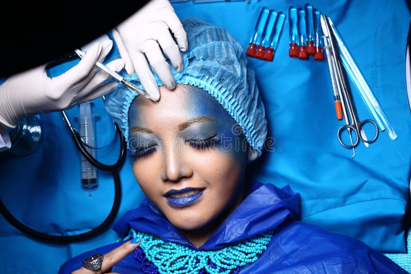 蓝色口气时尚耐心女性mod的创造性的整容手术