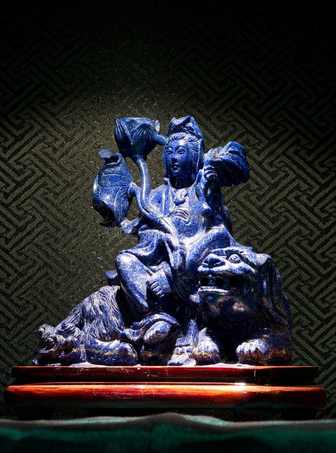观音工业区玉雕塑狮子的，观音菩萨在中国