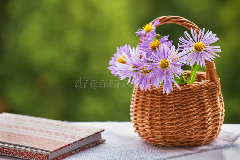 记事本与丁香花 免版税图库摄影
