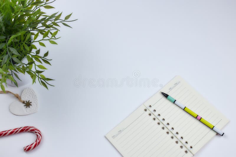 记录您的每日事物的概念 在白色背景的笔记薄 复制空间布局 安置文本 在视图之上 库存图片 记录您的每日事物的概念 在白色背景的笔记薄 复制空间布局 安置文本 在视图之上 库存图片