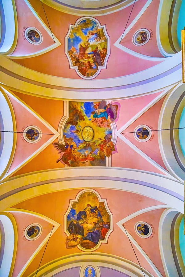 4月9日，意大利certosa Di Pavia修道院的墙壁和天花板上彩色壁画