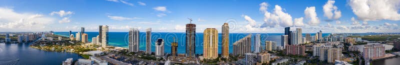 迈阿密戴德佛罗里达全景高层海滨建筑 免版税库存照片